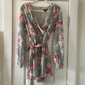 Cute romper by EXPRESS Size M